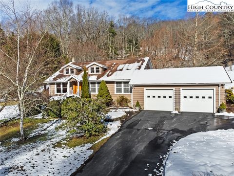 Photo of 211 Possum Hollow Road, Blowing Rock, NC 28605 (MLS # 259332)