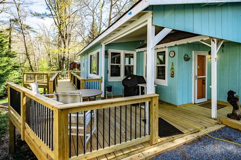 Photo of 7 Valley Lane, Newland, NC 28657 (MLS # 261426)