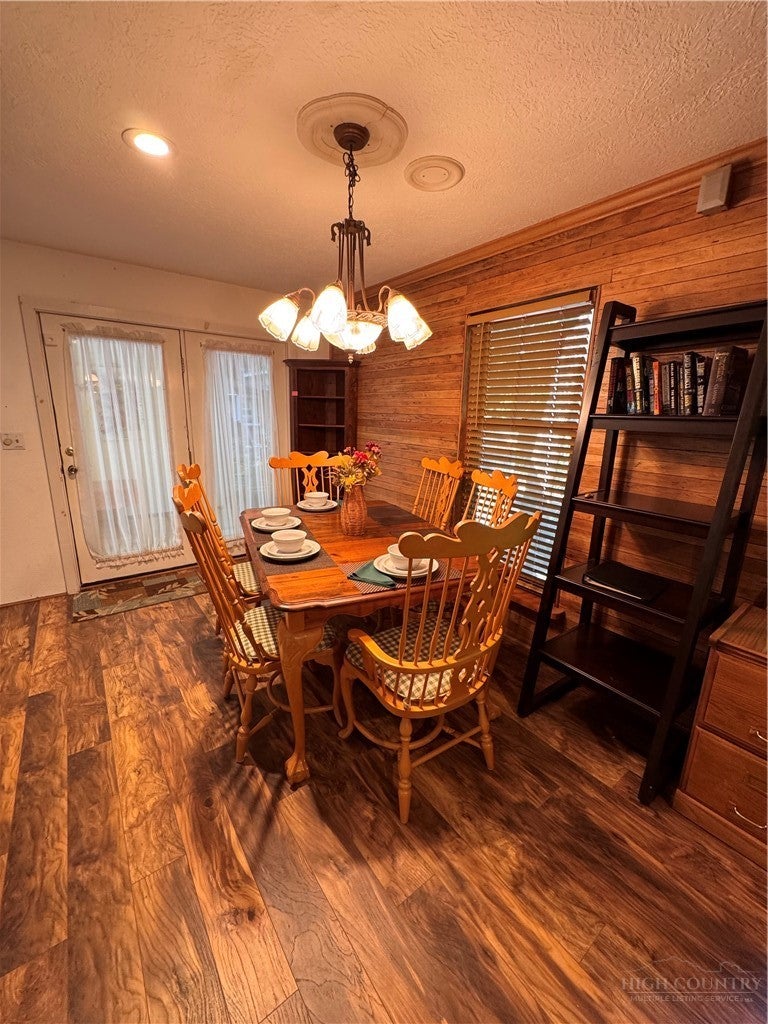 488 Hemlock Loop