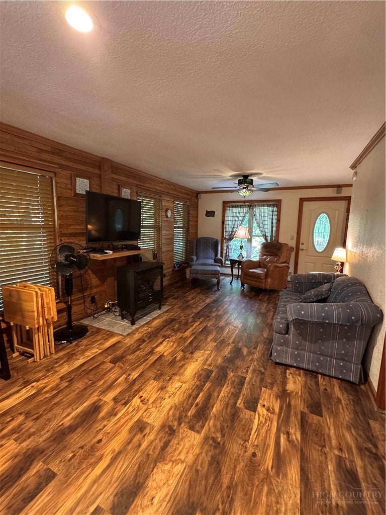 488 Hemlock Loop