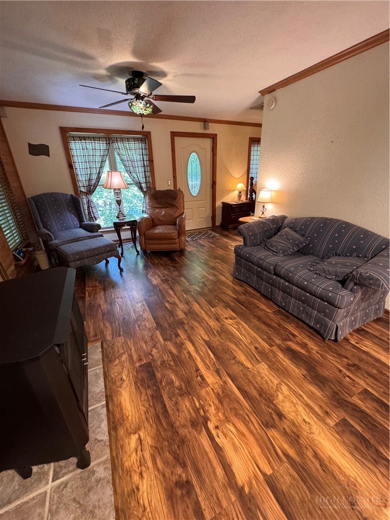 488 Hemlock Loop
