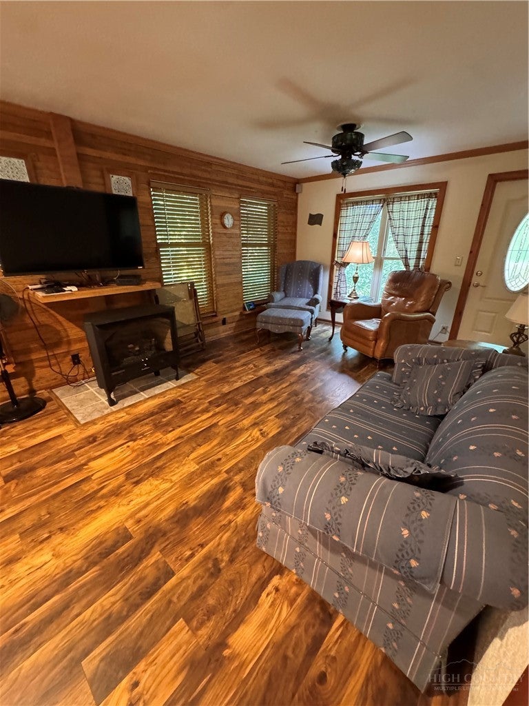 488 Hemlock Loop