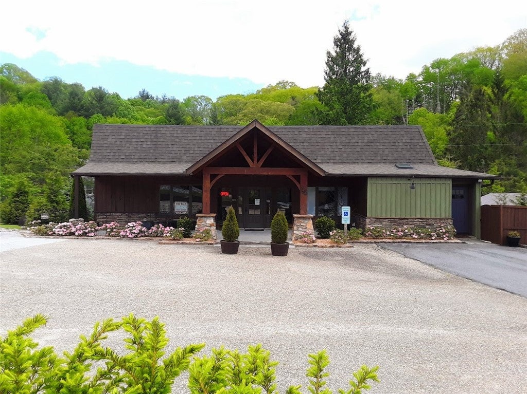 444 S Beech Mountain Parkway
