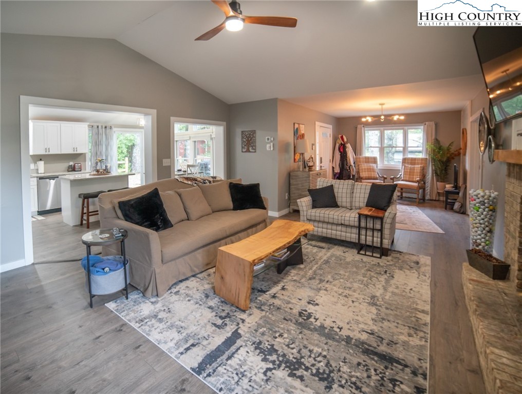 Newland, North Carolina 28657, United States, 2 Bedrooms Bedrooms, ,2 BathroomsBathrooms,Residential,Active,139127