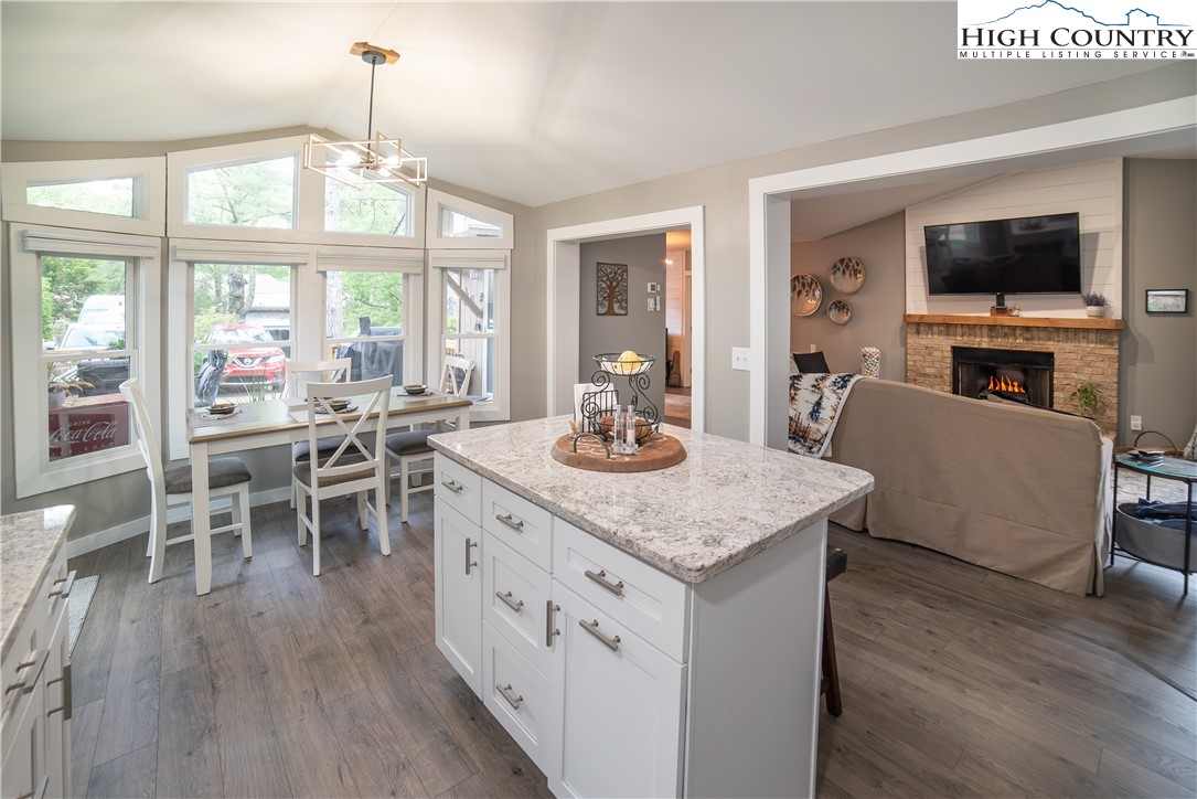 Newland, North Carolina 28657, United States, 2 Bedrooms Bedrooms, ,2 BathroomsBathrooms,Residential,Active,139127