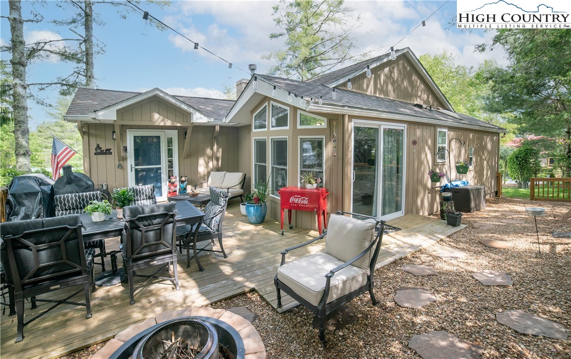 Newland, North Carolina 28657, United States, 2 Bedrooms Bedrooms, ,2 BathroomsBathrooms,Residential,Active,139127