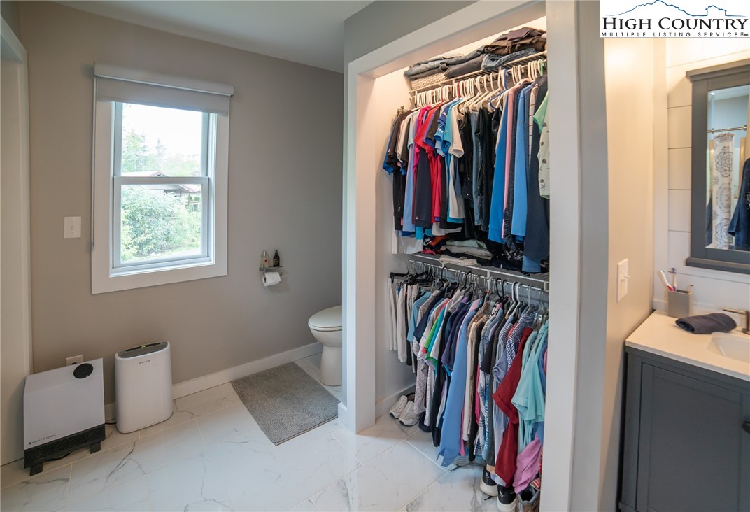 Newland, North Carolina 28657, United States, 2 Bedrooms Bedrooms, ,2 BathroomsBathrooms,Residential,Active,139127