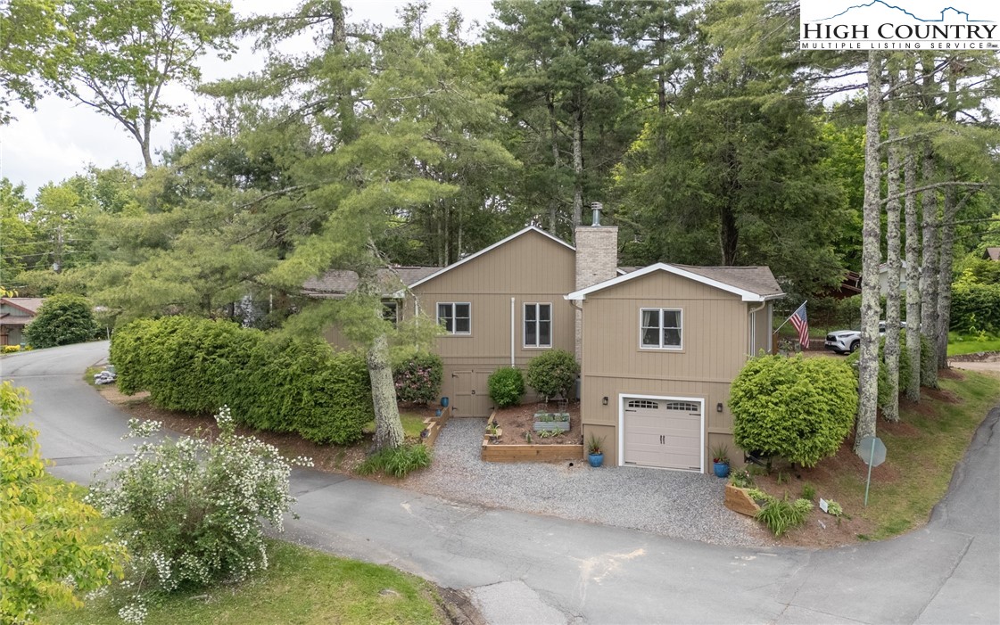 Newland, North Carolina 28657, United States, 2 Bedrooms Bedrooms, ,2 BathroomsBathrooms,Residential,Active,139127