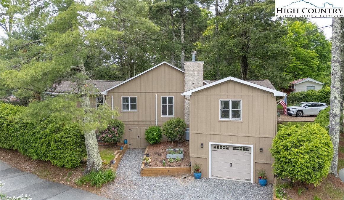 Newland, North Carolina 28657, United States, 2 Bedrooms Bedrooms, ,2 BathroomsBathrooms,Residential,Active,139127