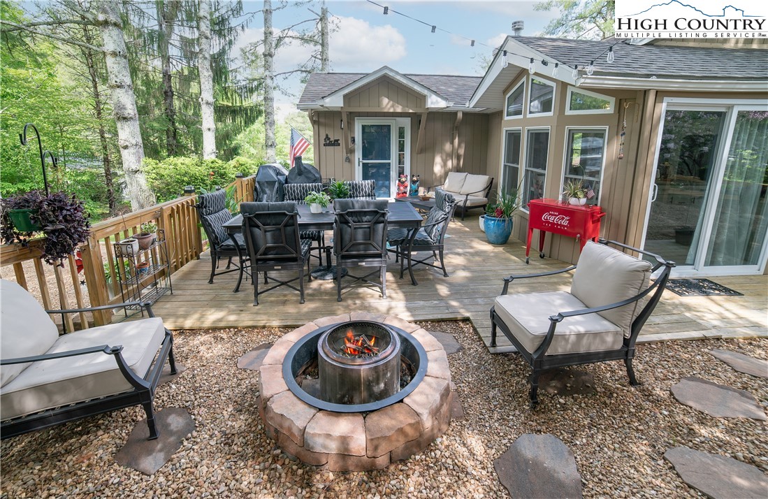 Newland, North Carolina 28657, United States, 2 Bedrooms Bedrooms, ,2 BathroomsBathrooms,Residential,Active,139127