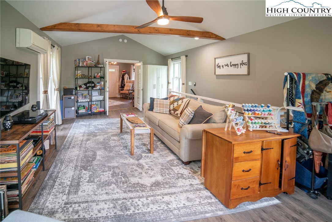 Newland, North Carolina 28657, United States, 2 Bedrooms Bedrooms, ,2 BathroomsBathrooms,Residential,Active,139127