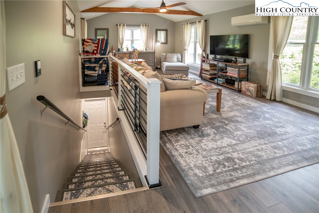 Newland, North Carolina 28657, United States, 2 Bedrooms Bedrooms, ,2 BathroomsBathrooms,Residential,Active,139127