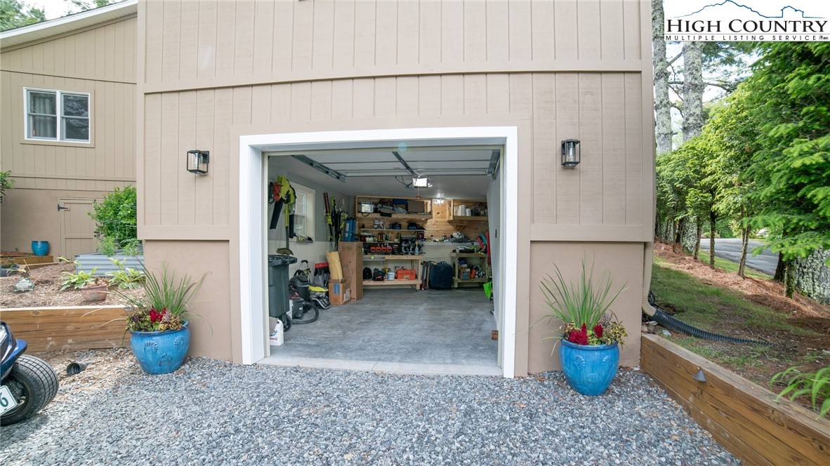 Newland, North Carolina 28657, United States, 2 Bedrooms Bedrooms, ,2 BathroomsBathrooms,Residential,Active,139127