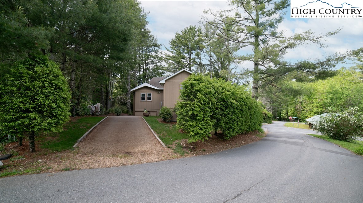 Newland, North Carolina 28657, United States, 2 Bedrooms Bedrooms, ,2 BathroomsBathrooms,Residential,Active,139127