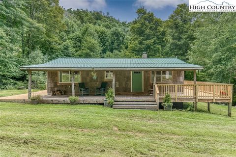 Photo of 834 Barlow Road, Elk Park, NC 28622 (MLS # 257284)