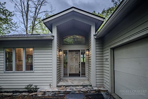Photo of 178 Sorrento Park Drive, Blowing Rock, NC 28605 (MLS # 258699)