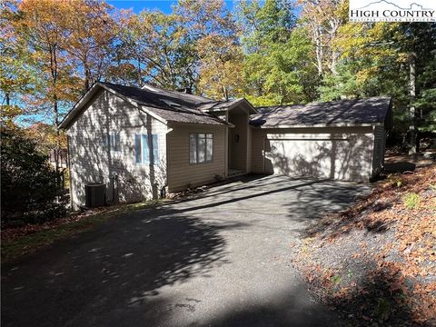 Photo of 178 Sorrento Park Drive, Blowing Rock, NC 28605 (MLS # 258699)