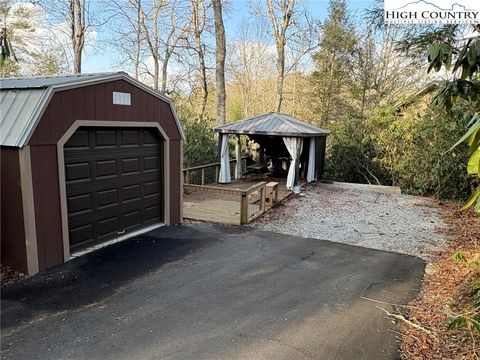 Photo of 157 Hemlock Loop, Newland, NC 28657 (MLS # 260311)