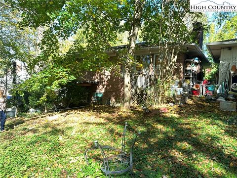 Photo of 138 Ash Ln, Boone, NC 28607 (MLS # 258703) Photo of 138 Ash Ln, Boone, NC 28607 (MLS # 258703)