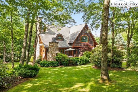 Single Family Residence in Blowing Rock NC 286 Gorge View Drive.jpg