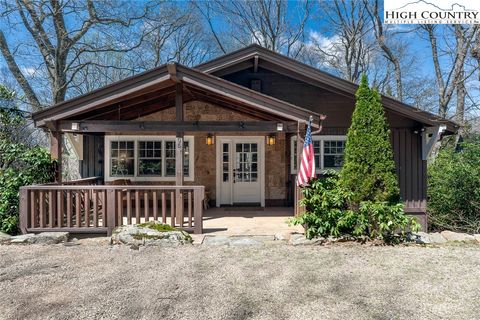 Photo of 205 Honey Hill Drive, Blowing Rock, NC 28605 (MLS # 258403)