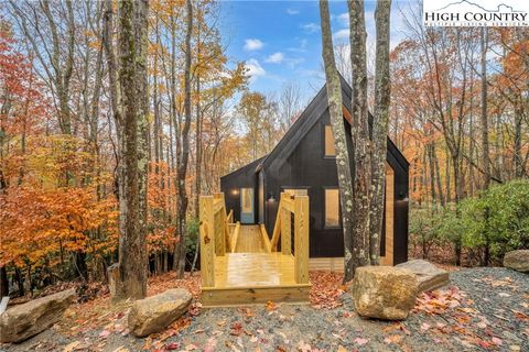 Photo of 106 Jackpine Road, Beech Mountain, NC 28604 (MLS # 257491)