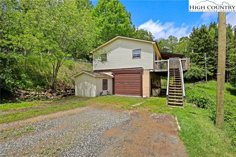 Photo of 2009 Deck Hill Road, Blowing Rock, NC 28605 (MLS # 255191)
