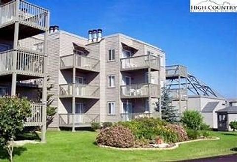 Photo of 301 Pinnacle Inn Road #4114, Beech Mountain, NC 28604 (MLS # 259896)