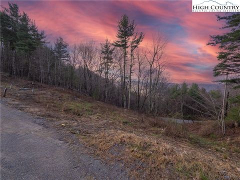 Photo of Lot WR-65 Clouds Rest Drive, Elk Park, NC 28622 (MLS # 258651)