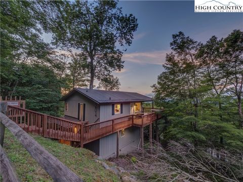 Photo of 204 Northridge Road, Beech Mountain, NC 28604 (MLS # 256814)