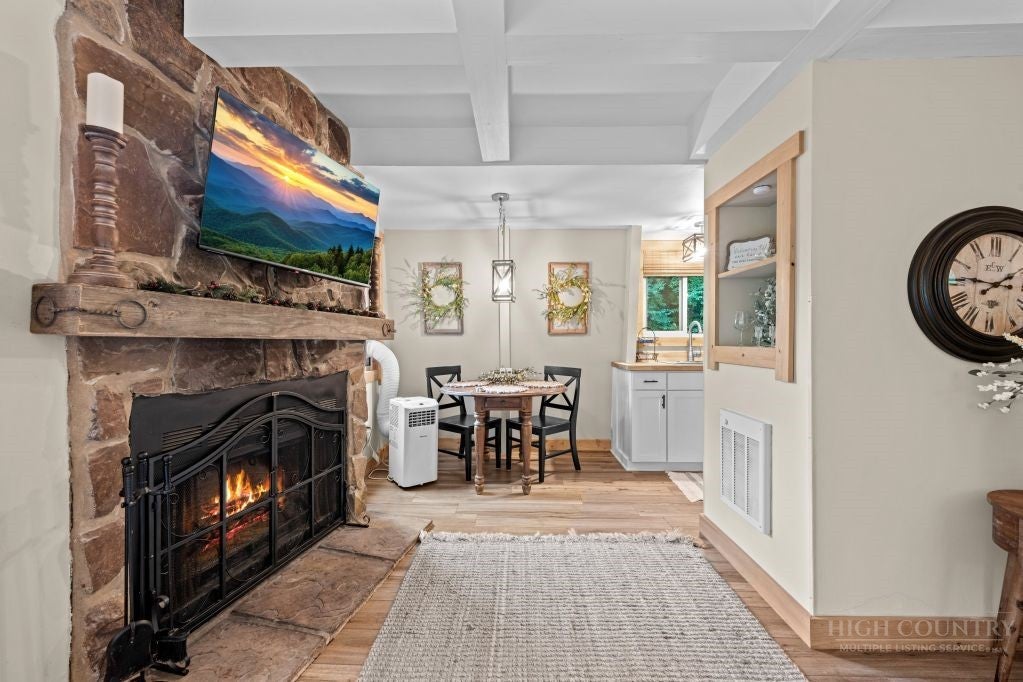 40 Hemlock Hills B