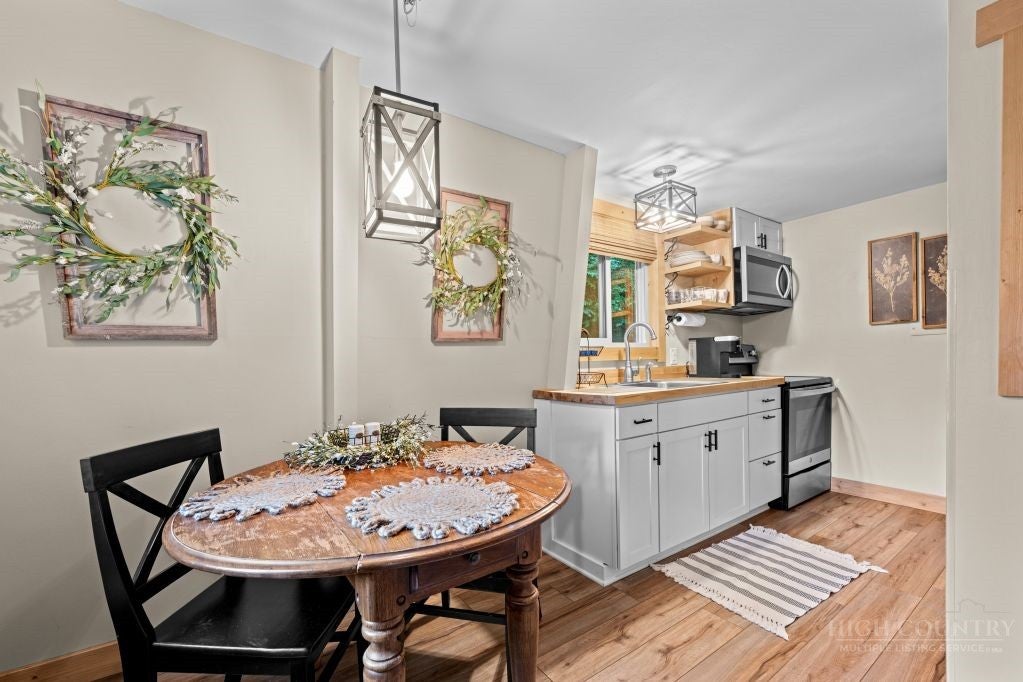 40 Hemlock Hills B