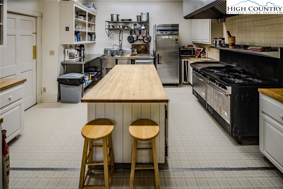 Banner Elk, North Carolina 28604, United States, 7 Bedrooms Bedrooms, ,8 BathroomsBathrooms,Residential,Active,156065