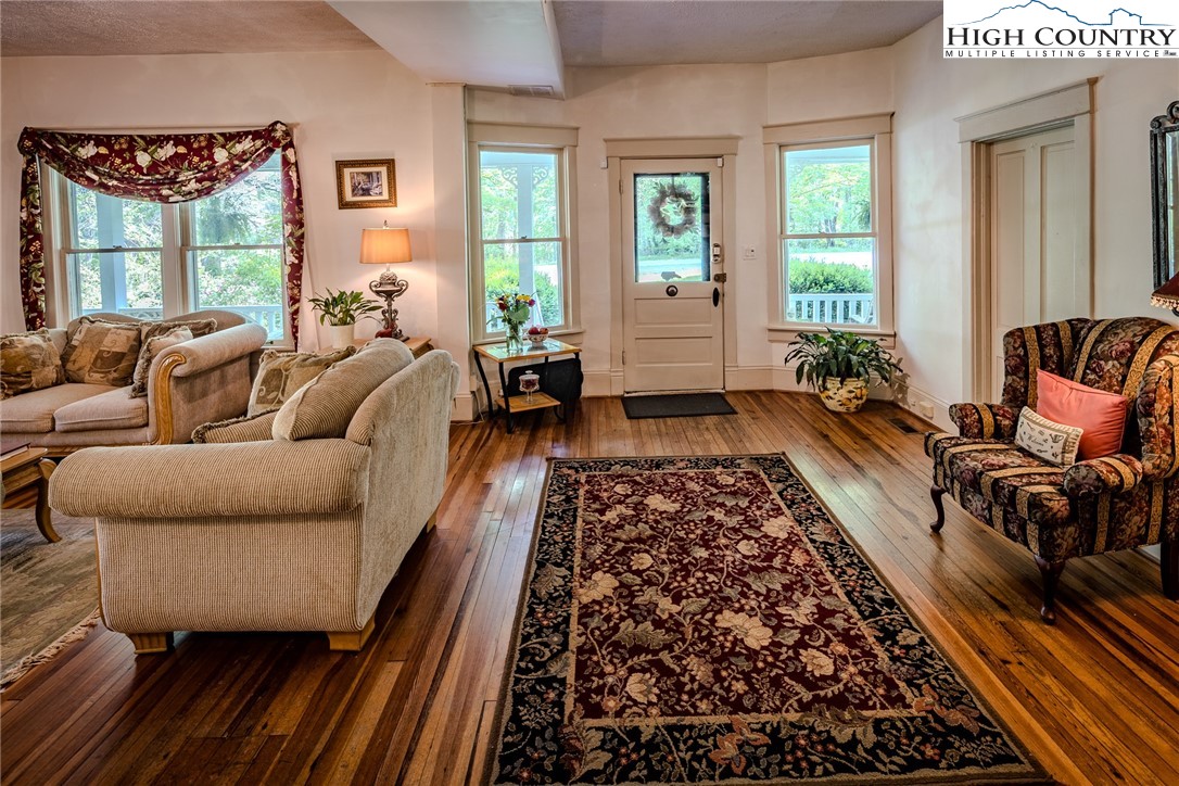 Banner Elk, North Carolina 28604, United States, 7 Bedrooms Bedrooms, ,8 BathroomsBathrooms,Residential,Active,156065