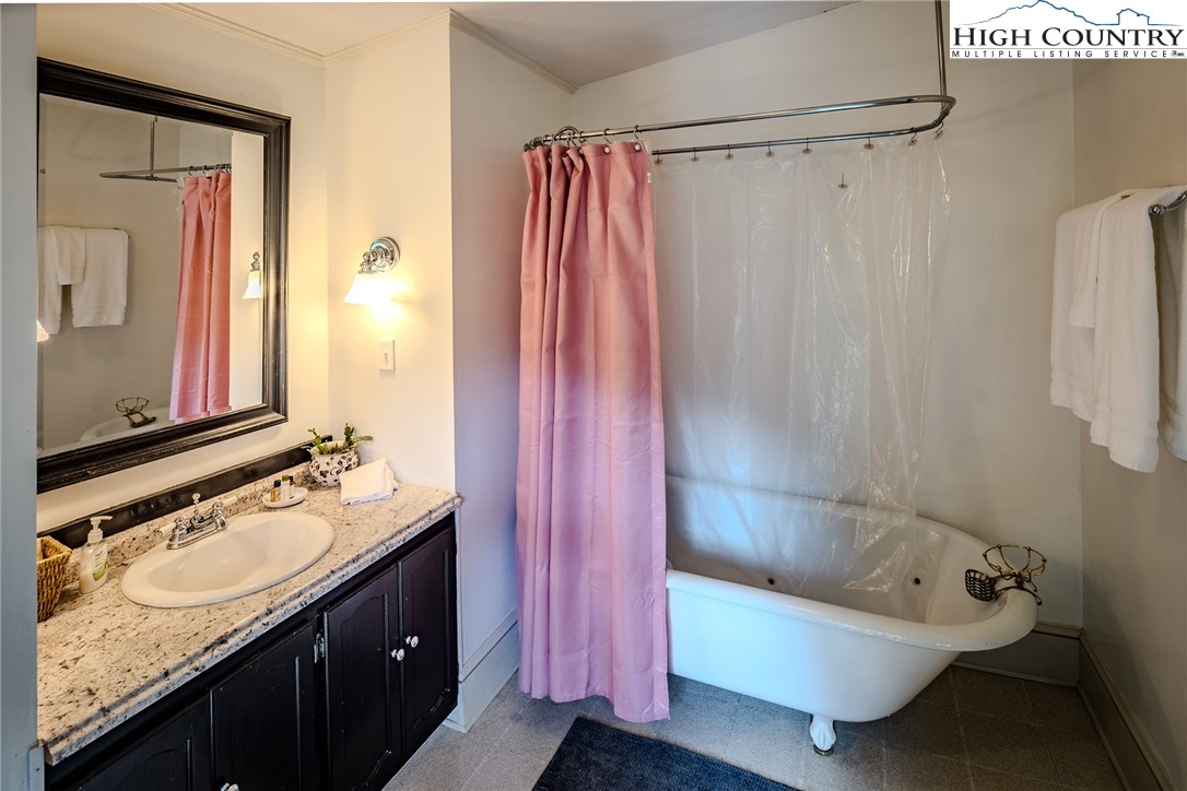 Banner Elk, North Carolina 28604, United States, 7 Bedrooms Bedrooms, ,8 BathroomsBathrooms,Residential,Active,156065