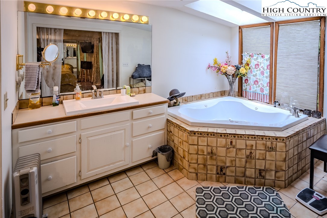 Banner Elk, North Carolina 28604, United States, 7 Bedrooms Bedrooms, ,8 BathroomsBathrooms,Residential,Active,156065