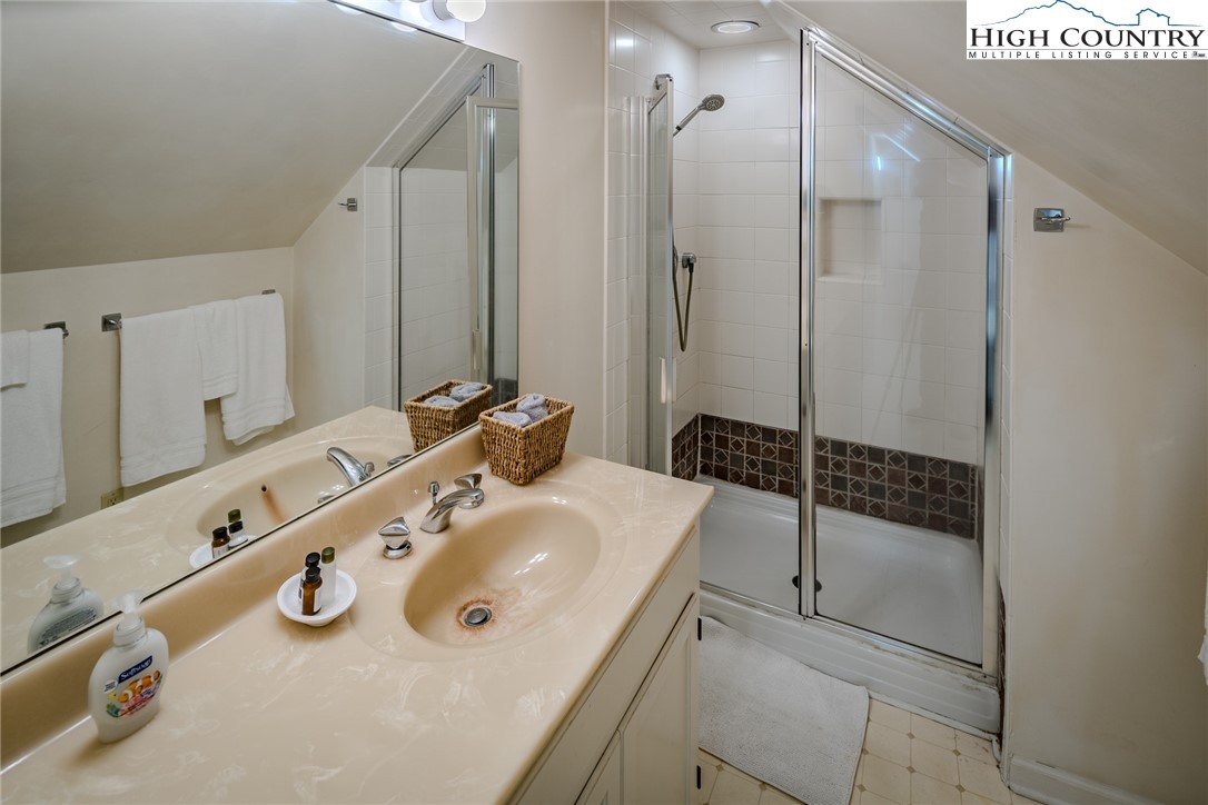 Banner Elk, North Carolina 28604, United States, 7 Bedrooms Bedrooms, ,8 BathroomsBathrooms,Residential,Active,156065