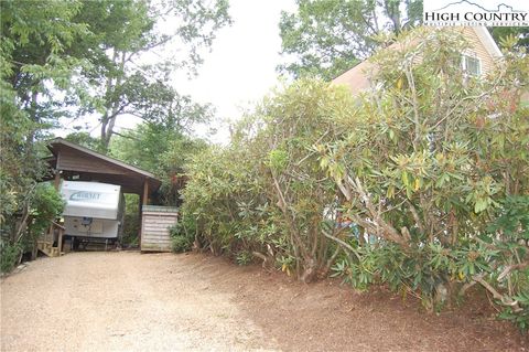 Photo of 158 Trillium Road, Newland, NC 28646 (MLS # 260292)