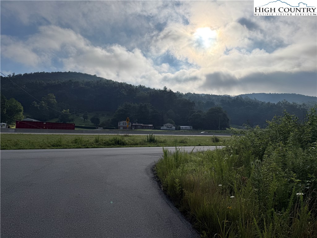 Deep Gap, North Carolina 28618, United States, ,Commercial,Active,188053