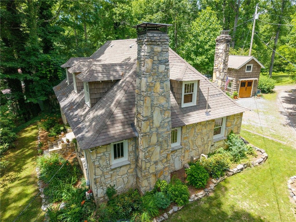 Photo of 59 Warrior Road, Linville Falls, NC 28657 (MLS # 262775)