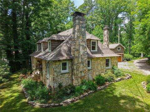 Photo of 59 Warrior Road, Linville Falls, NC 28657 (MLS # 262775)
