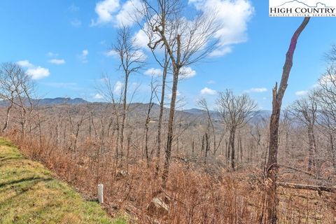 Photo of 210 Cloud Spring Drive, Sugar Mountain, NC 28604 (MLS # 259254)