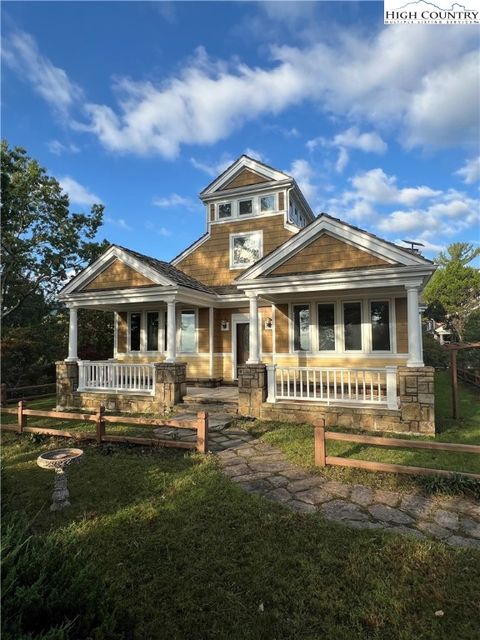 Photo of 195 The Courtyard, Boone, NC 28607 (MLS # 252257)