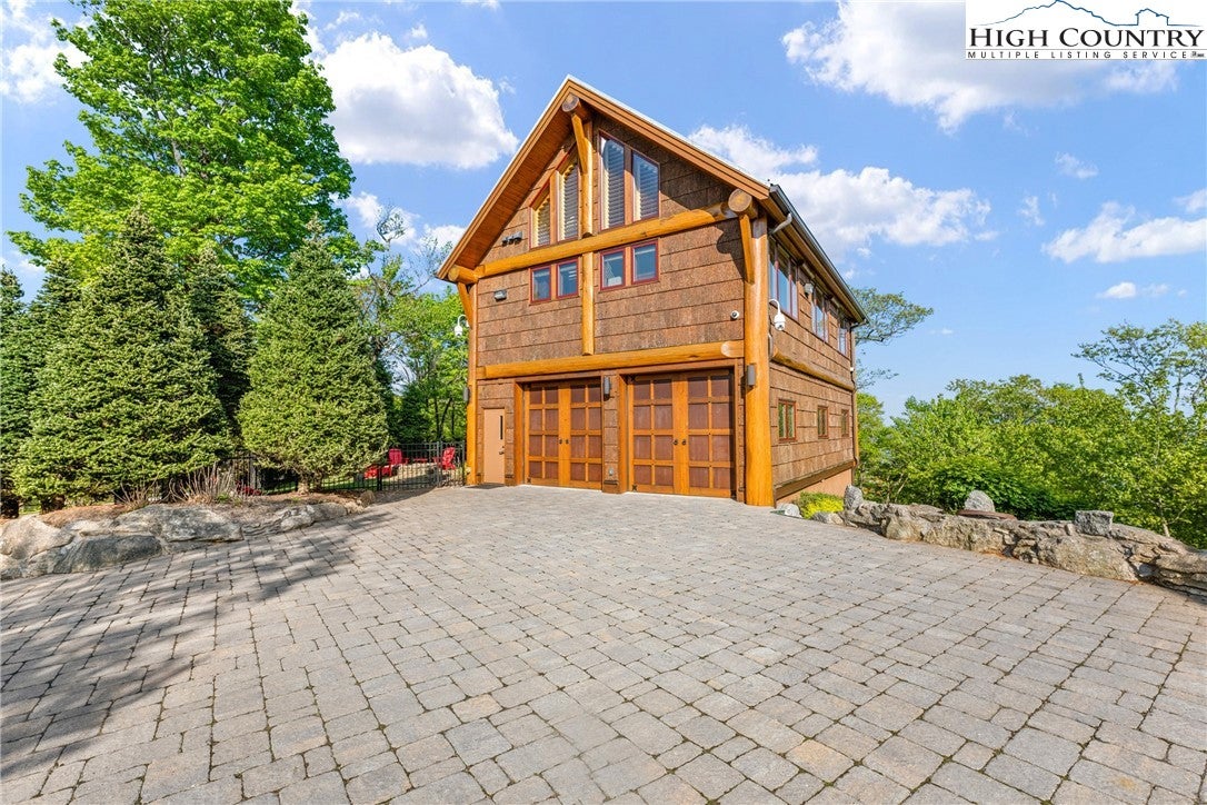 2910 Eagles Nest Trail
