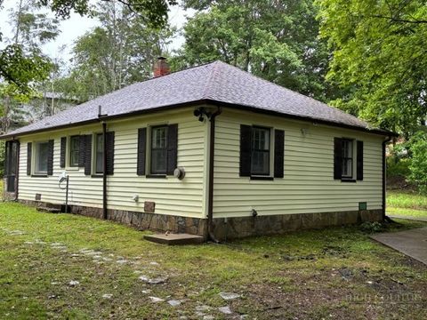 Photo of 2259 Spanish Oak Road, Newland, NC 28657 (MLS # 262942)