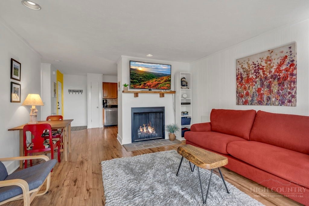 161 Skyleaf Drive E20
