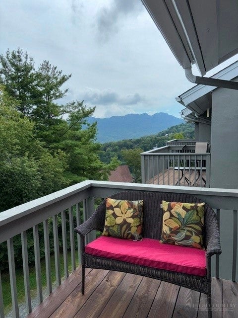 Photo of 161 Skyleaf Drive #E20, Sugar Mountain, NC 28604 (MLS # 264066)
