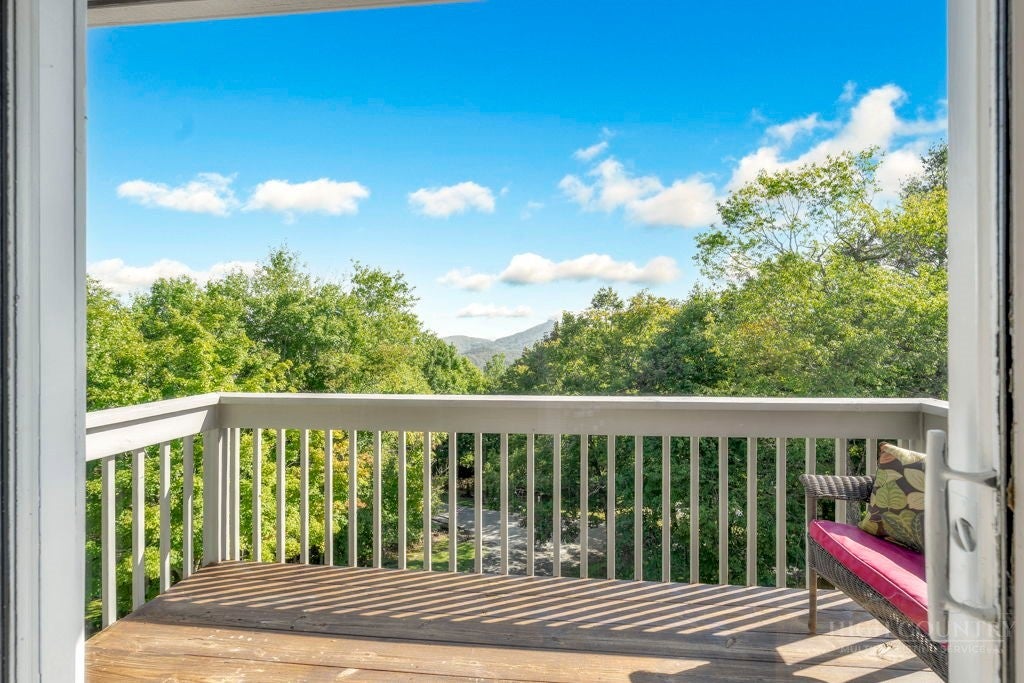 161 Skyleaf Drive E20