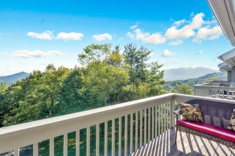 Photo of 161 Skyleaf Drive #E20, Sugar Mountain, NC 28604 (MLS # 264066)