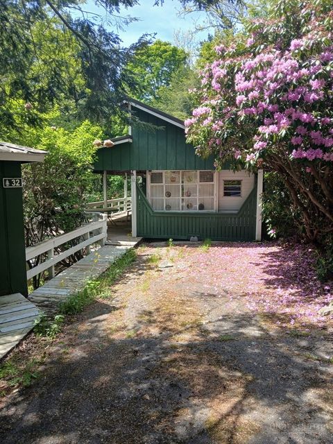 Photo of 32 Powerhorn Lane, Newland, NC 28657 (MLS # 261953)